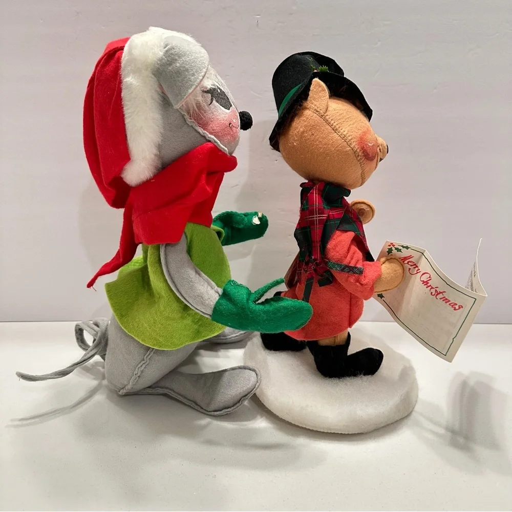 Vintage Annalee Dolls Festive Mouse and Bear Plush Duo Figures‎ Carolers “as is”